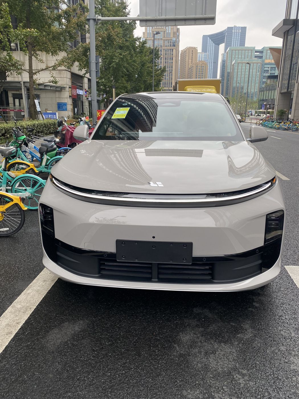 亿万先生MR MEGA 高压纯电 MPV